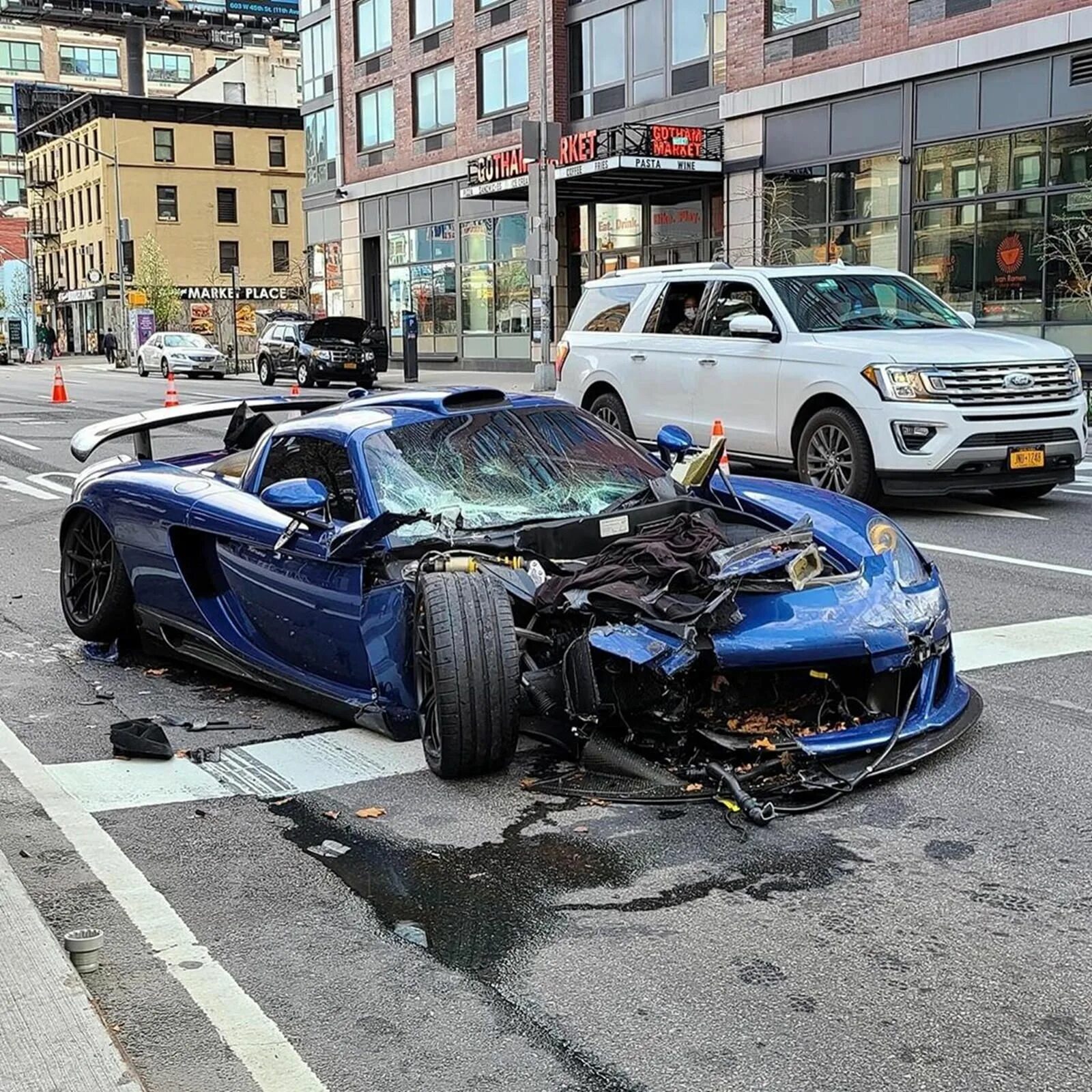 Про разбитые машины. Porsche Carrera gt Gemballa Mirage gt. Porsche Carrera gt авария. Porsche 918 crash. Gemballa Mirage gt crash.