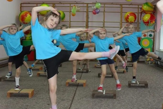 Степ аэробика для детей. Степ аэробика для детей доу. Спортивные занятия. Степ аэробика для дошкольников. Степ гимнастика в детском саду.