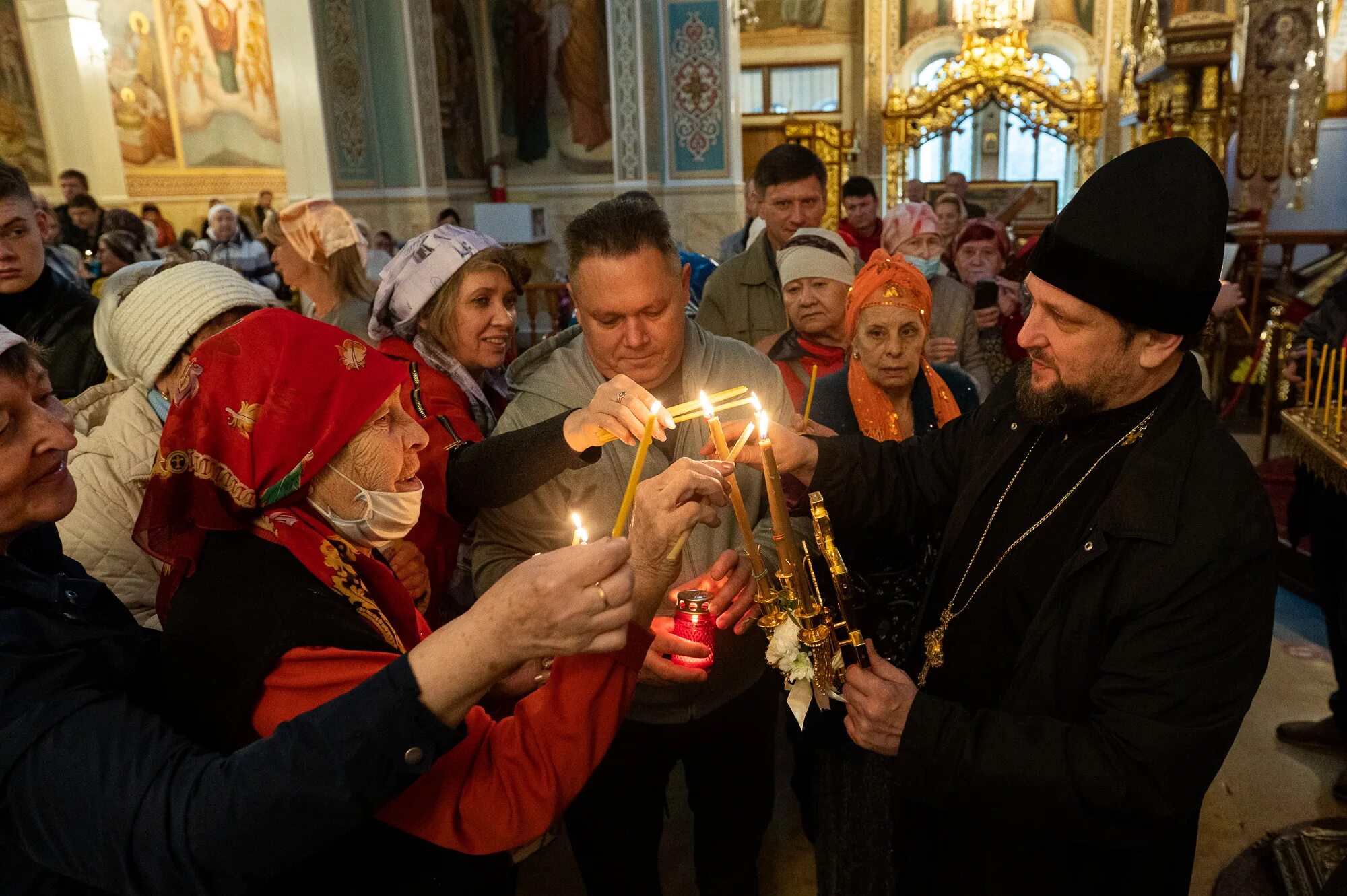 Огонь в Иерусалиме на Пасху 2022. Благодатный огонь на Пасху. Благодатный огонь 2022. Благодатный огонь 2023. Пасха в иерусалиме 2024