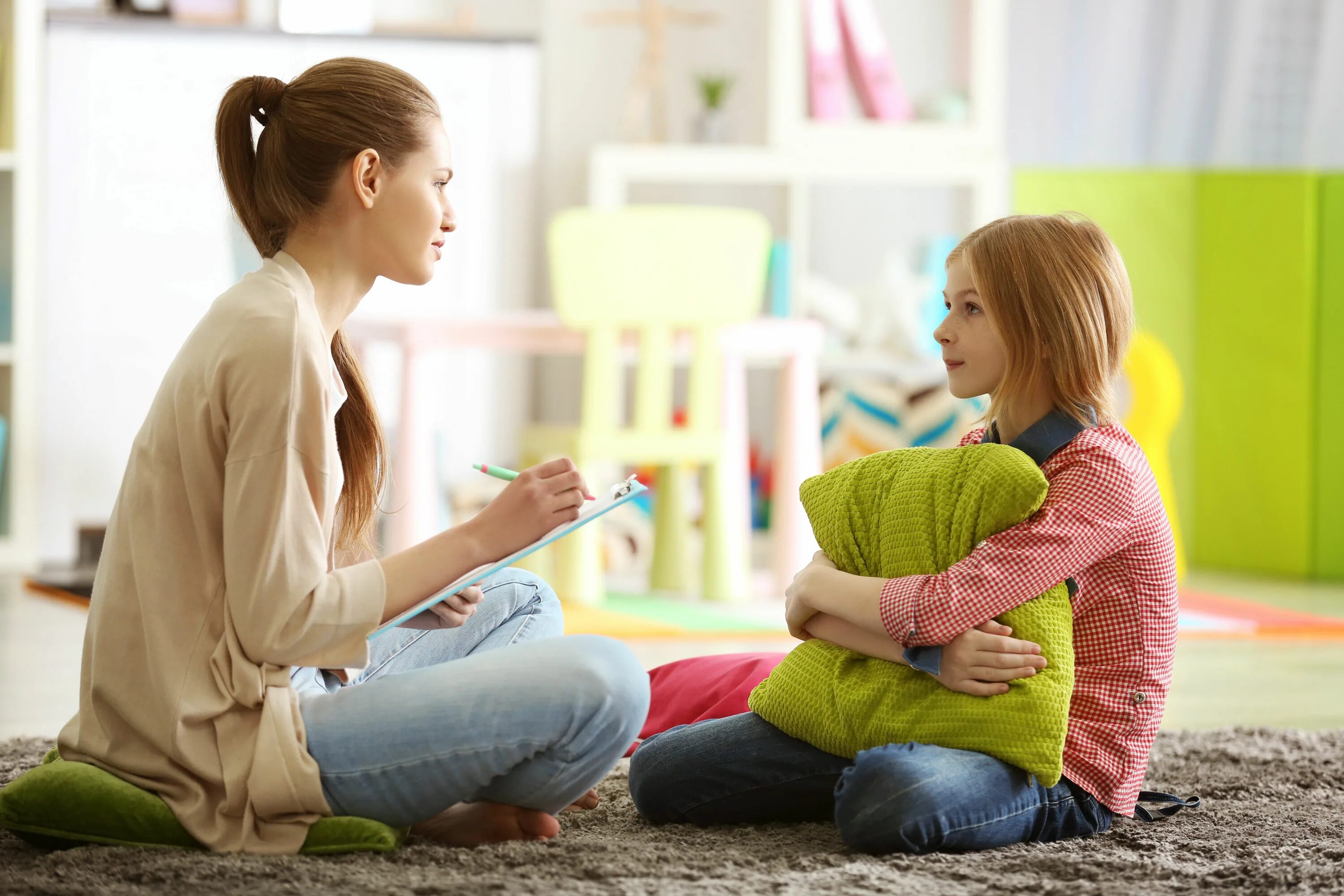 Метод беседы с родителями. Психолог и ребенок. Беседа с детьми. Детский психолог. Беседа психолога с ребенком.