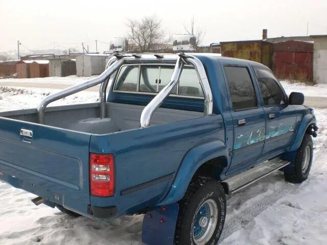 Купить пикап в свердловской области. Toyota Hilux 1990 Pickup. Toyota Hilux Pickup 1993. Toyota Hilux Surf Pickup. Toyota Hilux 1995 pick up.