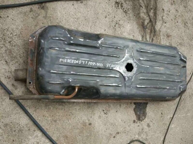 Бак мерседес. Бак мерседес 207. Бак мерседес. Топливный бак мерседес бенц 814. Как снять бак на мерседес 202.
