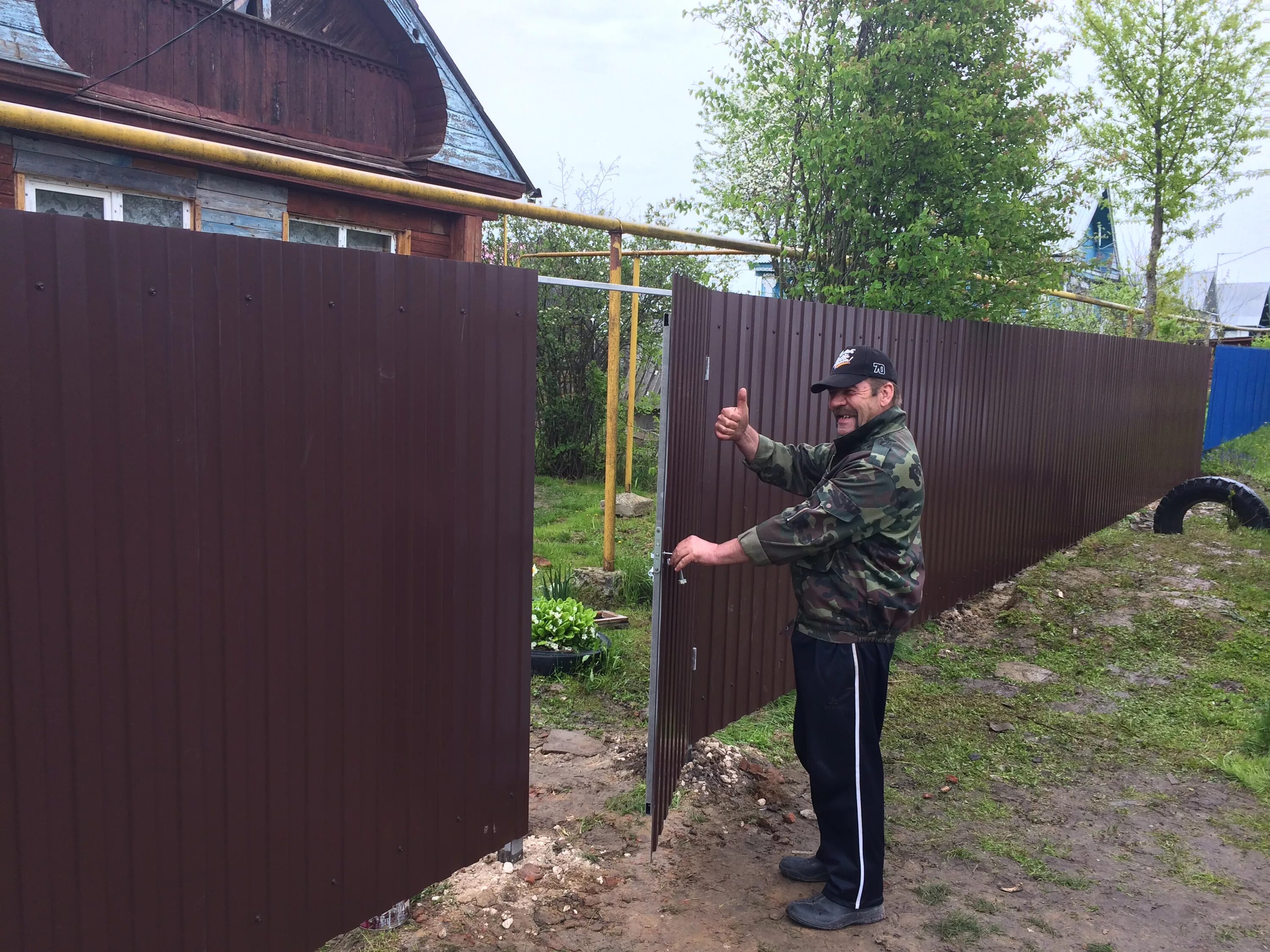 Установка забора в ленинградской области цена