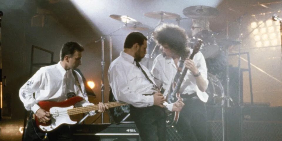 Are the days of our lives. Фредди Меркьюри 1989. Queen 1989 i want it all. Фредди Меркьюри i want it all. Freddie Mercury 1989 год в студии.