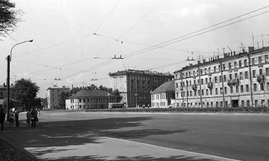 Дом на хорошевском шоссе 1952 посохин. Советская. Ижевск старая улица советская. Жилой дом на кудринской площади ссср. Год постройки 1952.