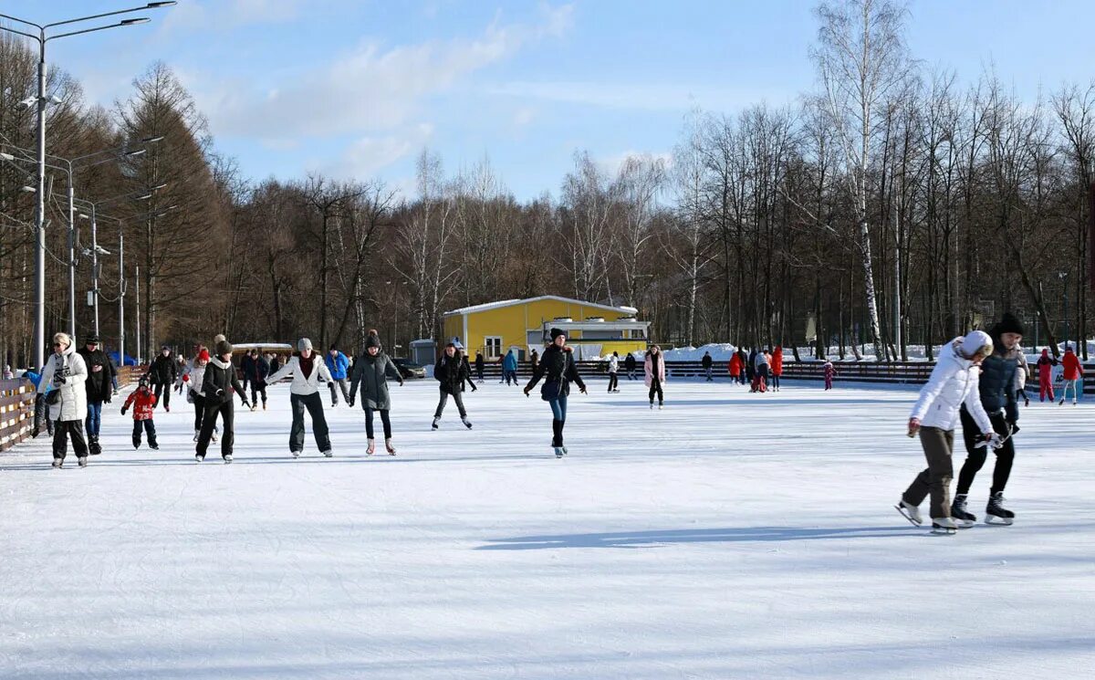 До какого работают катки в москве. Каток «серебряный лёд» в измайловском парке. измайловский парк каток. каток в измайловском парке. катки в москве 2025-2025.