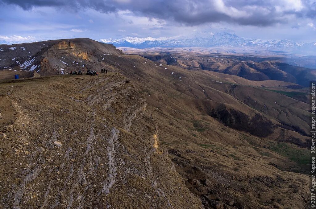 Плато Бермамыт дорога. Дорога на плоскогорье. Плато Бермамыт на машине. Плато Бермамыт дорога на машине.