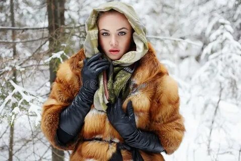Зима женщина шуба
