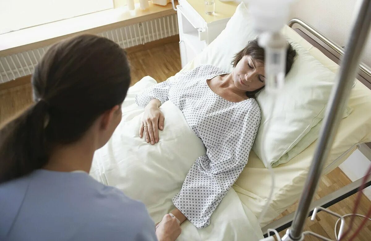 Фото больных в больнице. Фото больных в больнице. Больной мужчина. Ковидный госпиталь в красноярске в краевой больнице. Больной человек в больнице.