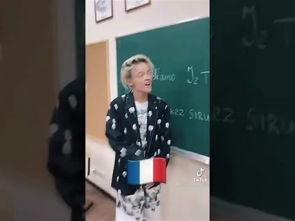Тик училка. Учитель тик ток. училка из тик тока. учителя школ тик токе.