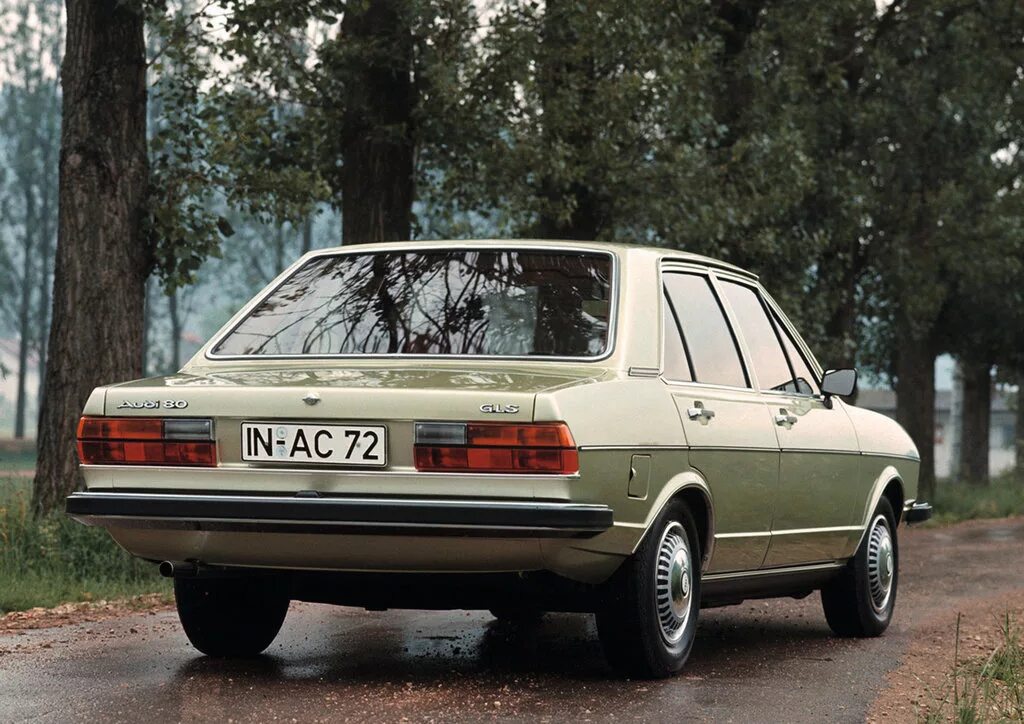 Ауди первого поколения. Ауди 80 GLS. Audi 80 b1. Ауди 80 2 поколения. Ауди 80 б1.