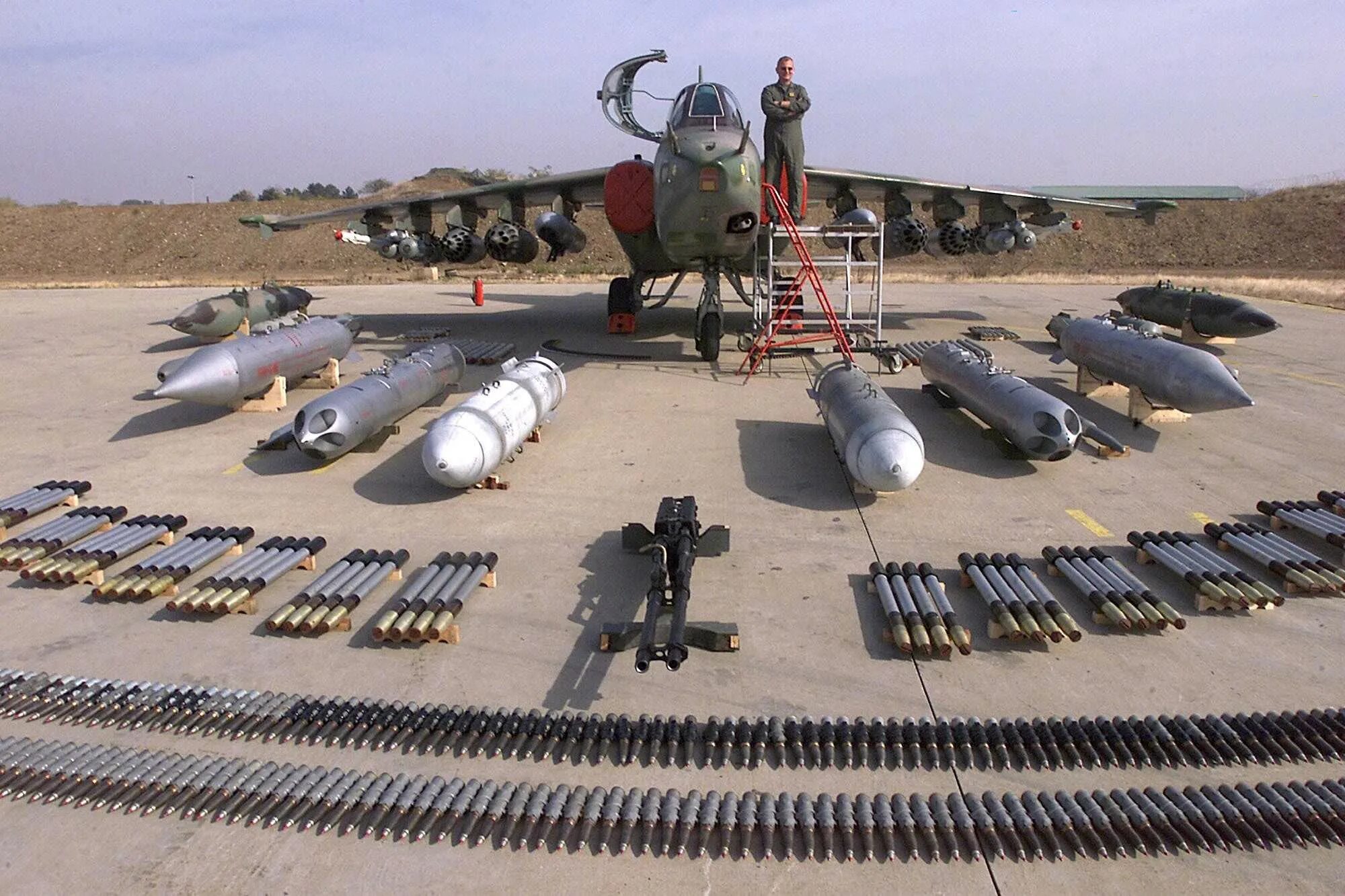Бомбы вс рф. Су-25 Штурмовик вооружение. Авиационное вооружение Су - 25.. Номенклатура вооружения Су 25. Штурмовик Грач Су-25 вооружение.