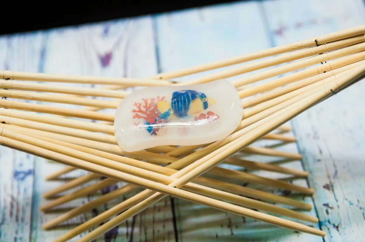 Подставка из китайских палочек. Коробочка из палочек для суши. Поделки из палочек для суши. Палочки для суши поделки. Что можно из палочек для суши