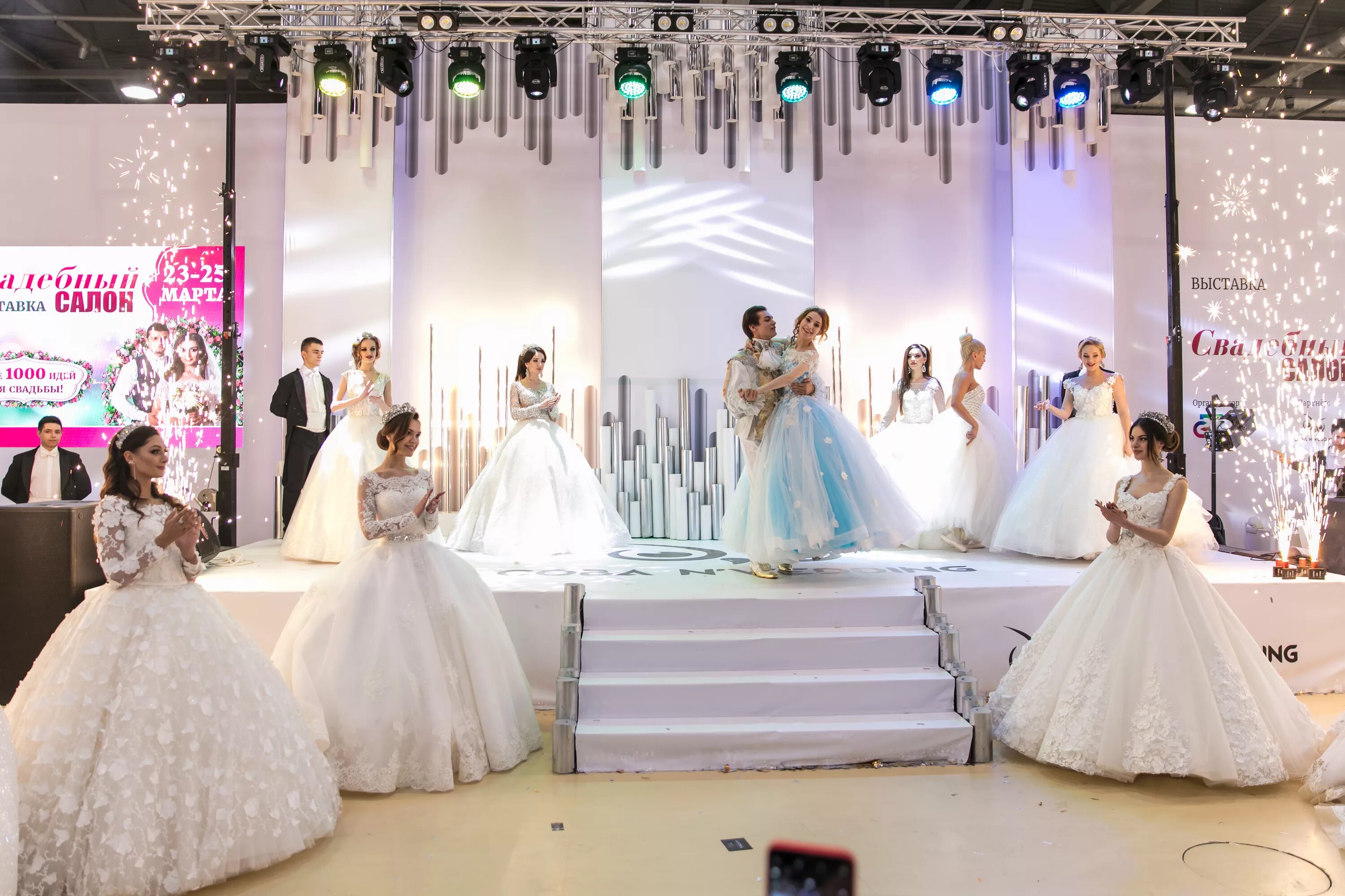 Выставка свадебных платьев