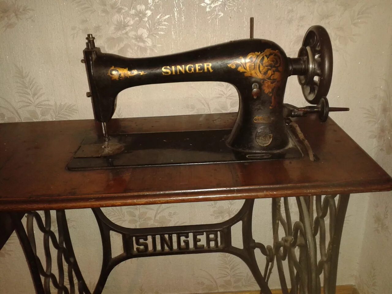 Швейная машинка зингер новая. Швейная машинка Зингер s010l. Швейная машинка (Zinger super 2001). Швейная машинка Зингер 1902 года. Старинная швейная машинка Зингер.