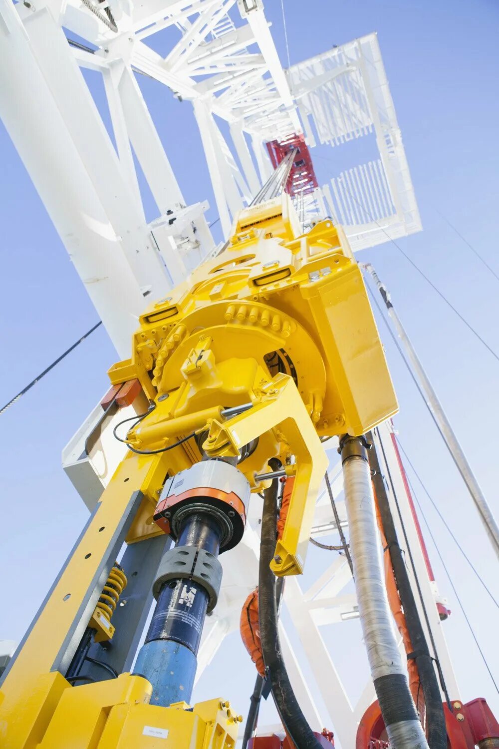 Буровые станки для бурения скважин на нефть и газ. Крепление бурении. Крепление бурении. Мгбу «электрон-100». Бауэр сваебойная.