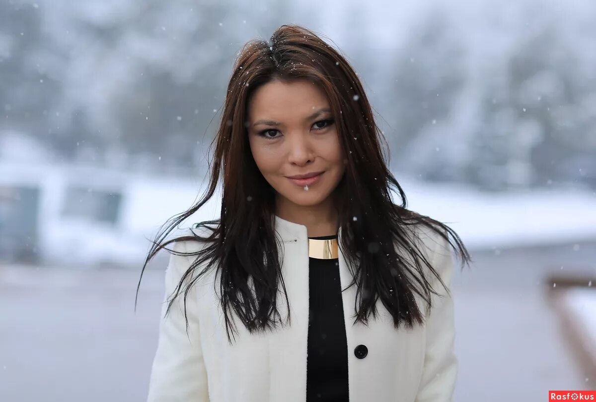 нургуль досмухамбетова. женский туалет казахстан. казашки астана. казашки камера. камера в казахском туалете.