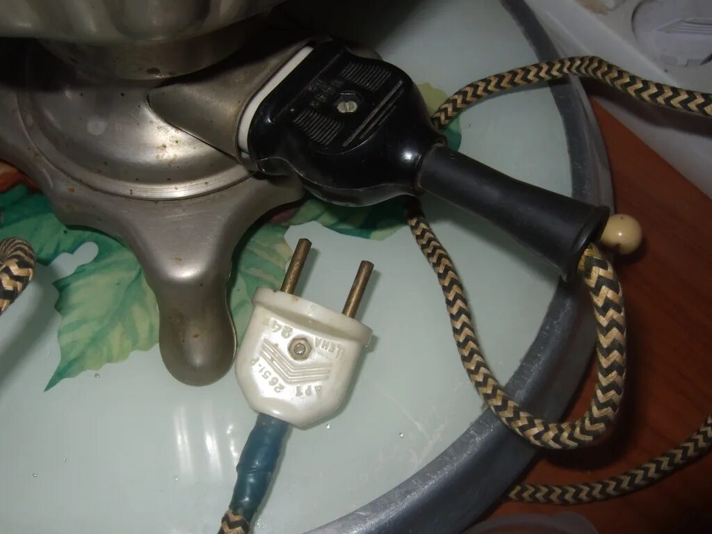 Стар электро. Шнур для электрического самовара 1991-х. Вилки и розетки для электросамовара. Шнур для электросамовара СССР. Электрошнур для самовара.