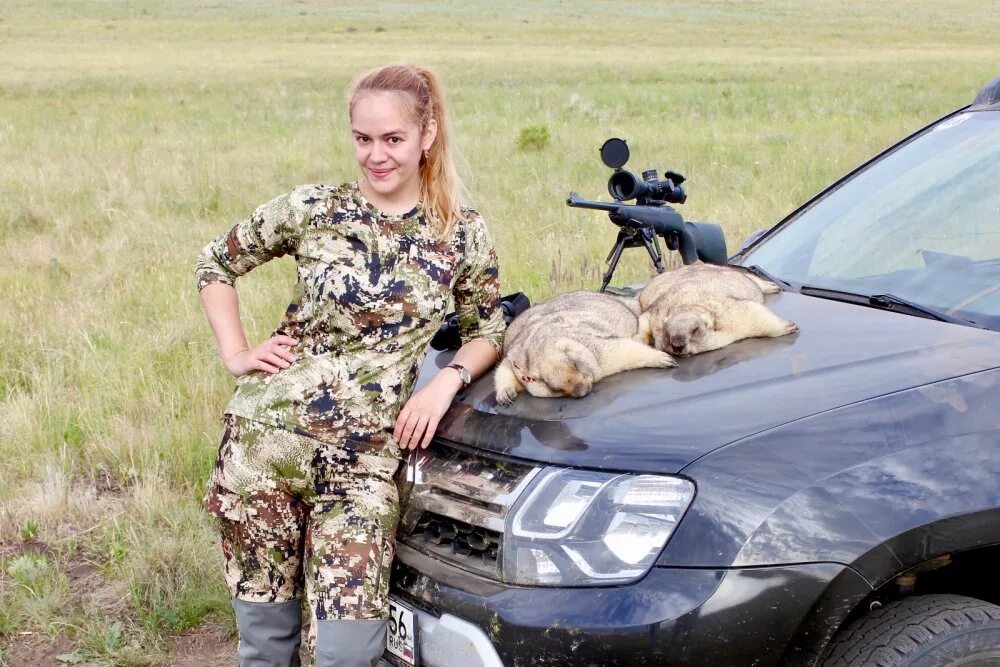 Открытие охоты в оренбургской области. Охота на сурка в Оренбургской области. Охота на сурка девушка.