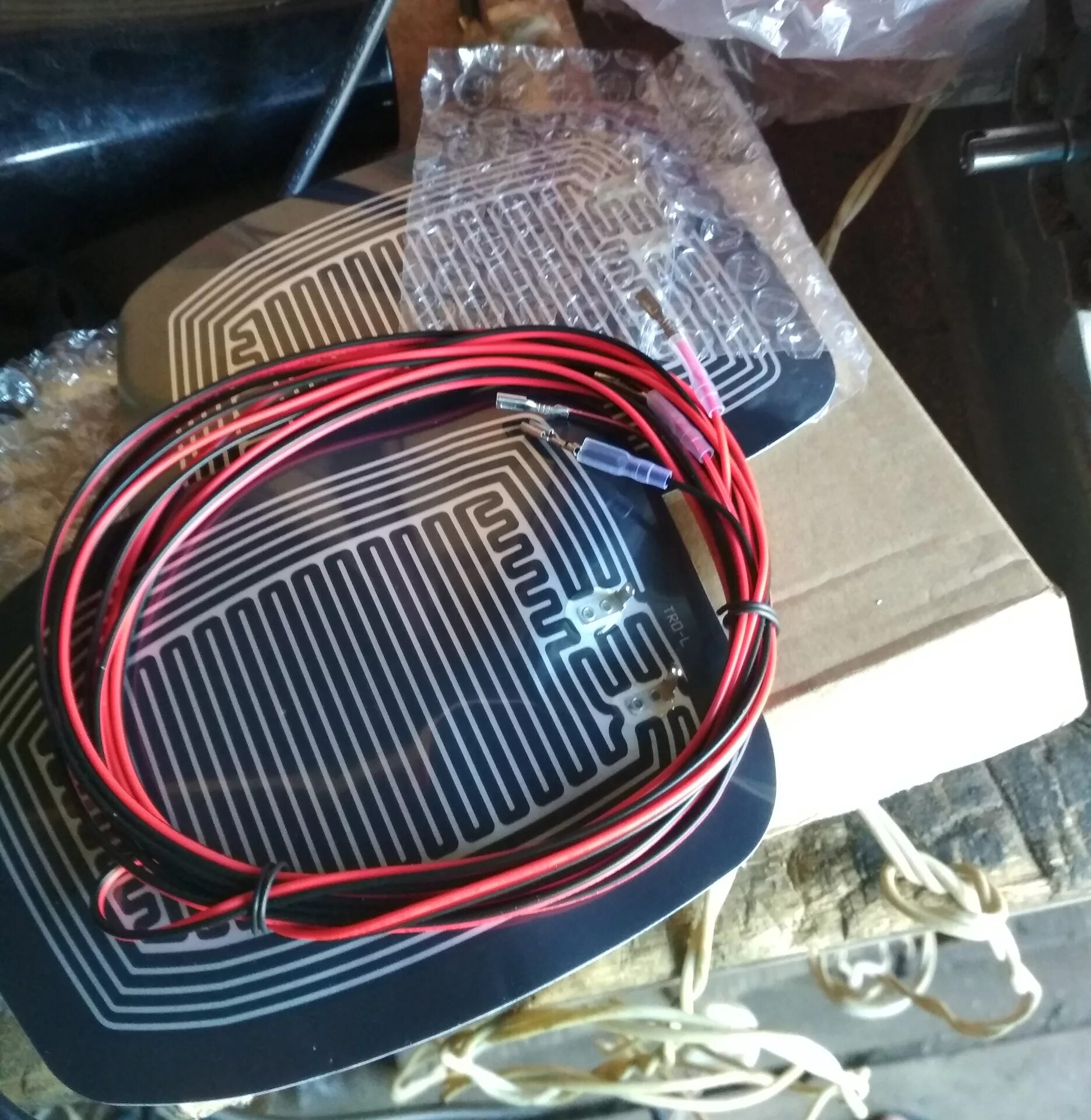 обогрев зеркальных элементов. обогрев зеркальных элементов. зеркальный элемент ford c-max 2009 - 2010. элемент подогрева зеркал 12в. гэн универсальный подогрев зеркал.