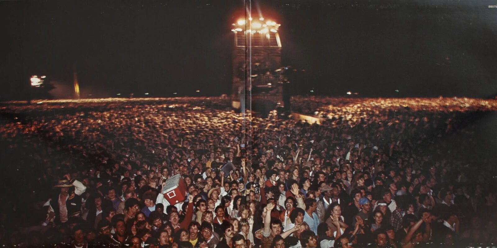 The concert start. Concert Central Park. Концерт the Vepri. Концерт толпа фейерверк. Концерт t-Rex в 1970х.