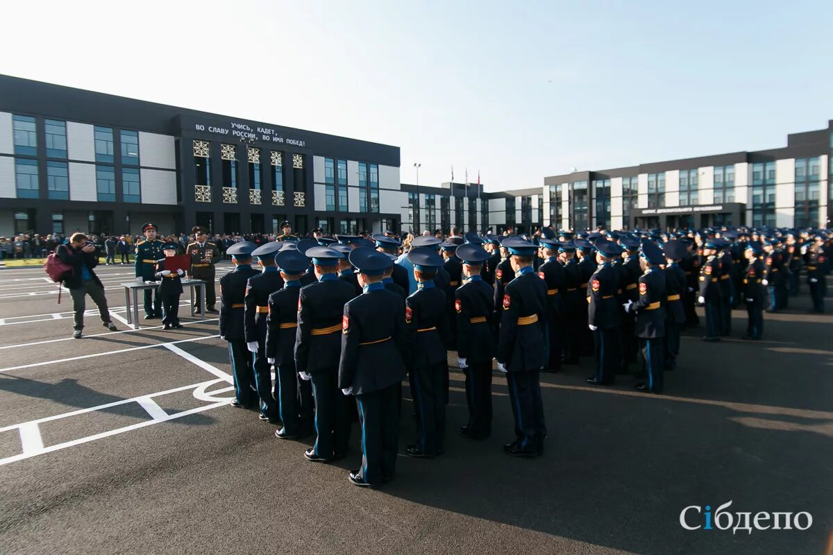 Сайт училище кемеровского. Кемерово президентское кадетское. Кемеровский кадетский президентский корпус. Президентское кадетское училище Кемерово комнаты.