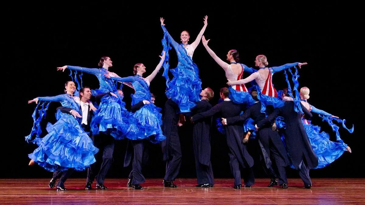 Современные танцевальные коллективы. Костюм для эстрадного танца. Студия танца тодес. Тодес аллы духовой. Борис эйфман балет.