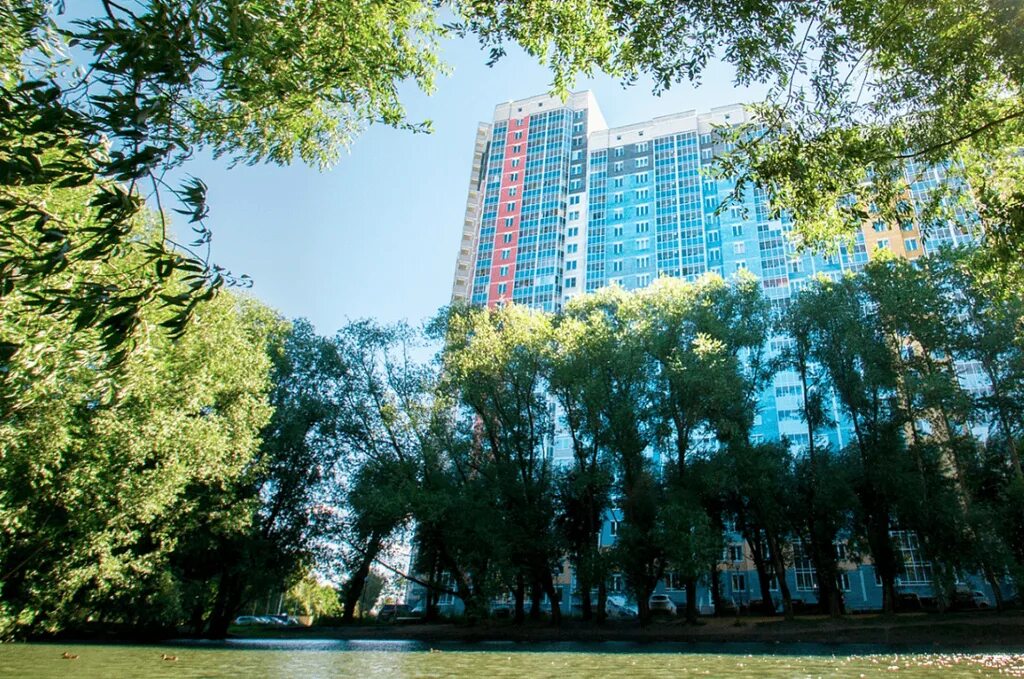 Жк у пруда. Жк у пруда. Екатеринбург жилой комплекс южный сад. Рассказовка жк переделкино ближнее. У пруда, екатеринбург, сызранский переулок.