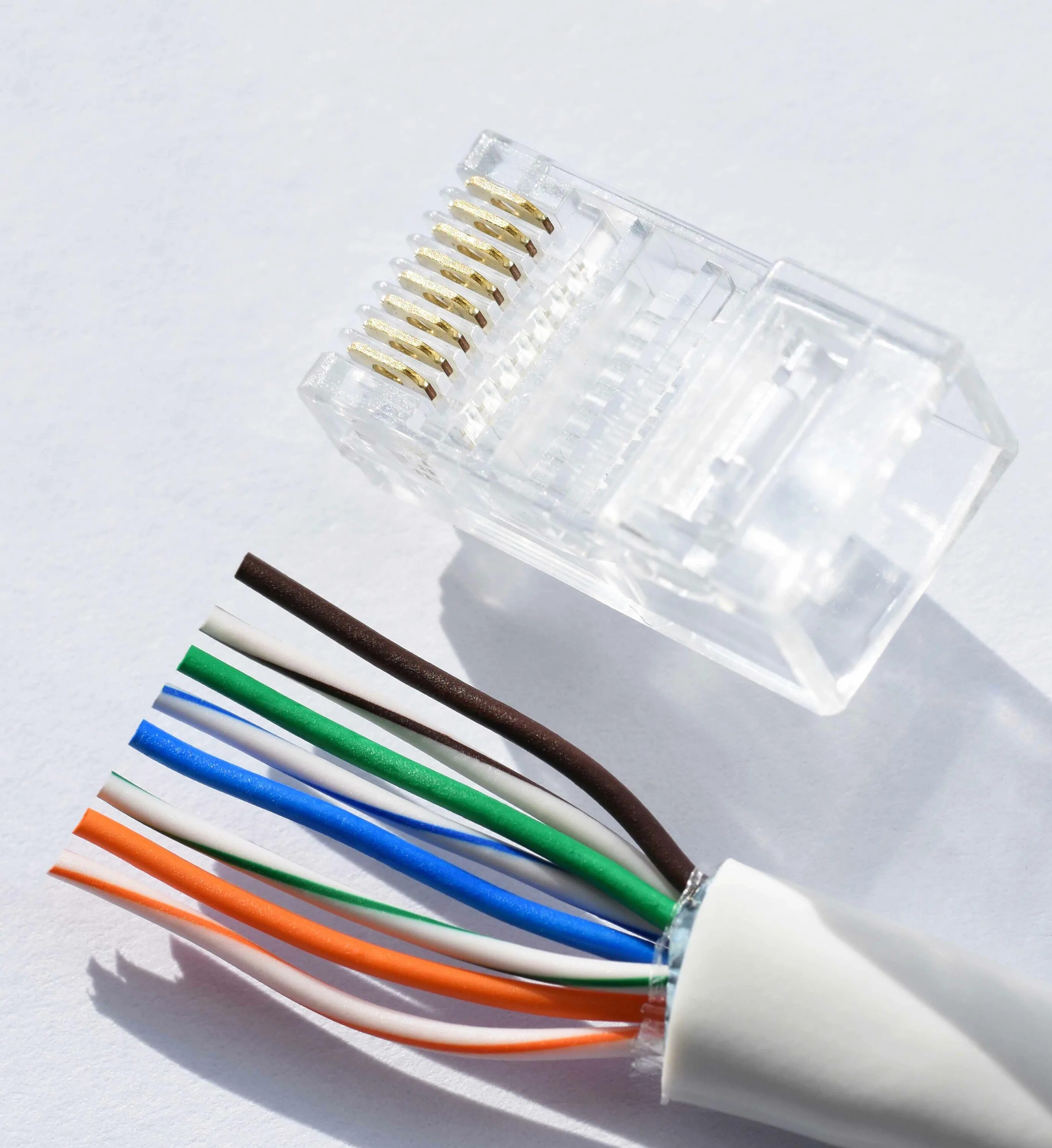 Utp 8 жил. Кабель UTP 2х2 обжим кабеля. Обжим витой пары rj45. Обжать UTP 5e. Обжим коннектора RJ-45.