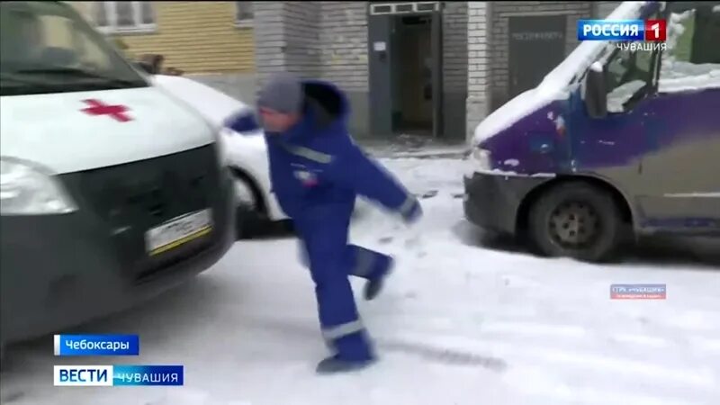Бахилы врачам скорой помощи. Скорая и бахилы. бахилы для скорой. почему скорая не одевает бахилы. должна ли скорая надевать бахилы.
