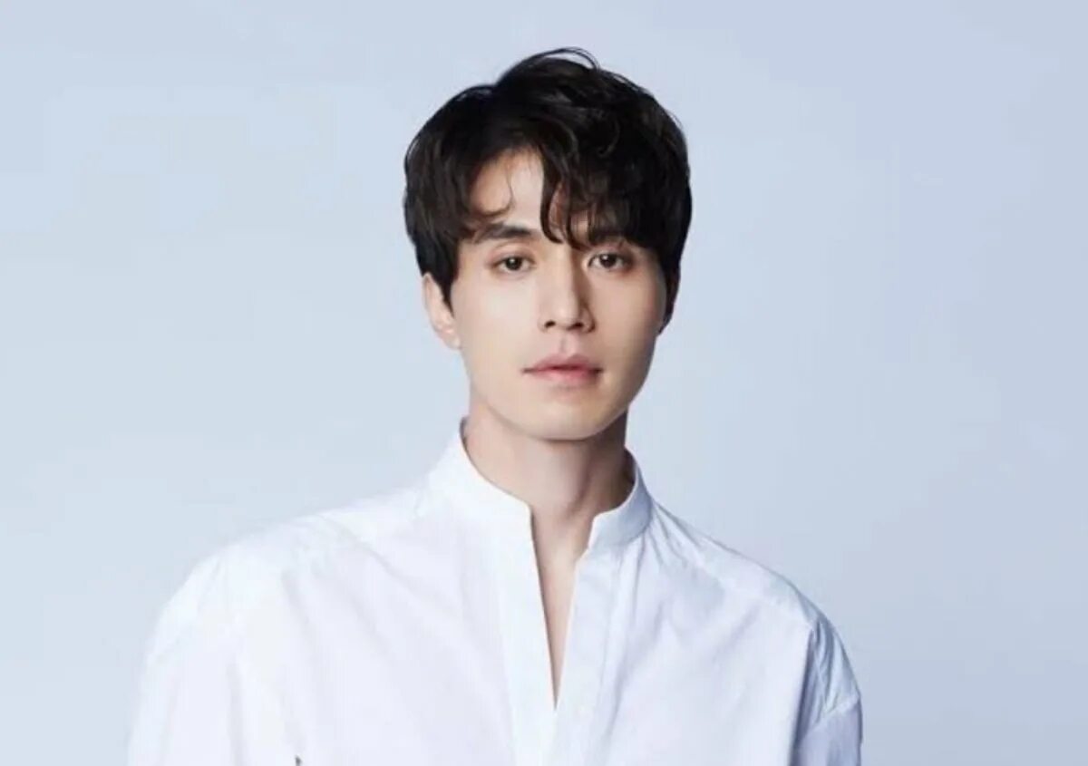 Начало дон ли. Lee dong wook улыбка. Lee dong wook. Начало дон ли. Lee dong wook.