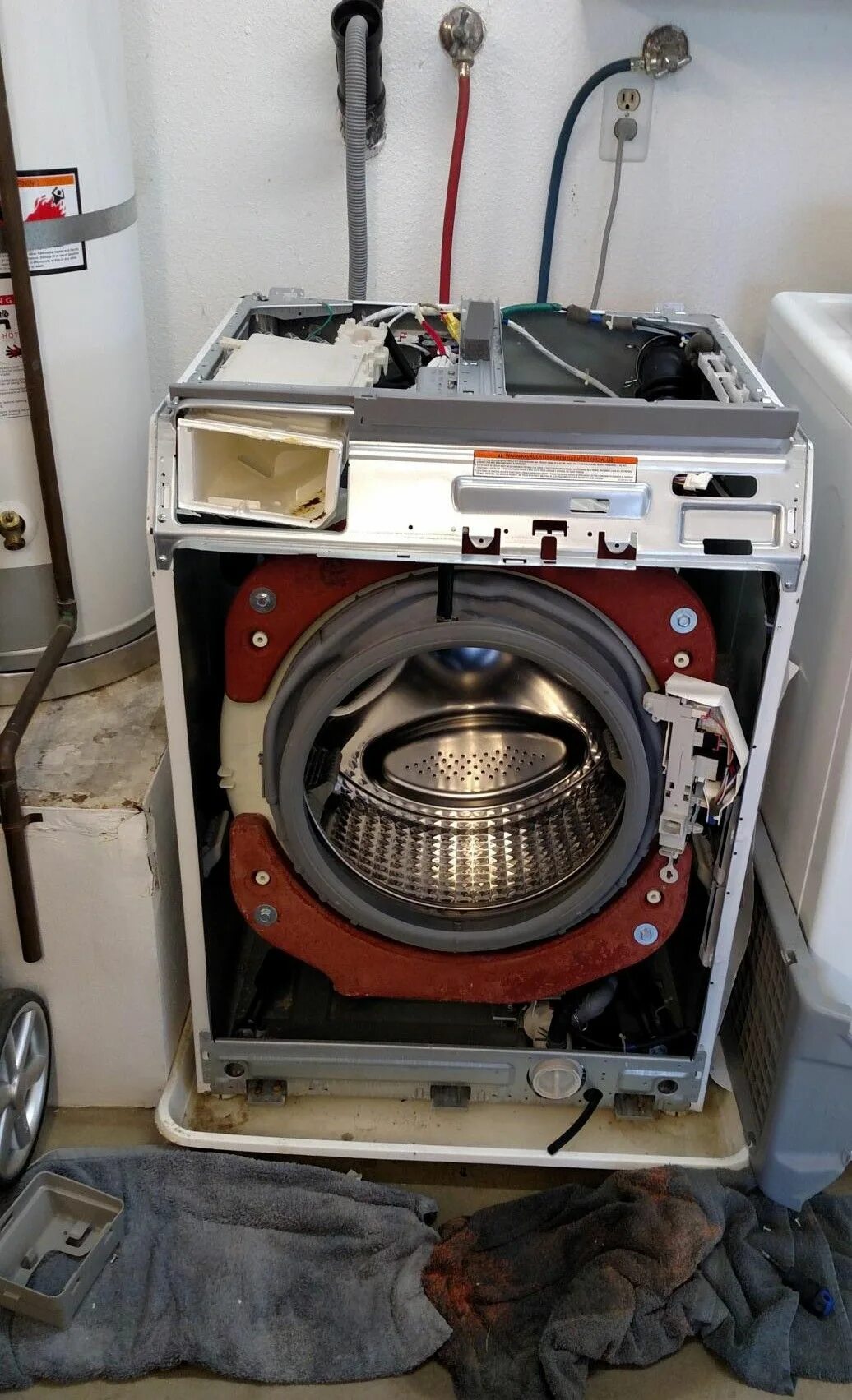 Сервисный ремонт стиральных машин самсунг. Разобрать стиральную машину LG. Стиральная мкшина lgразбор. Разобранная стиральная машина. Стиральная машинка в разборе.