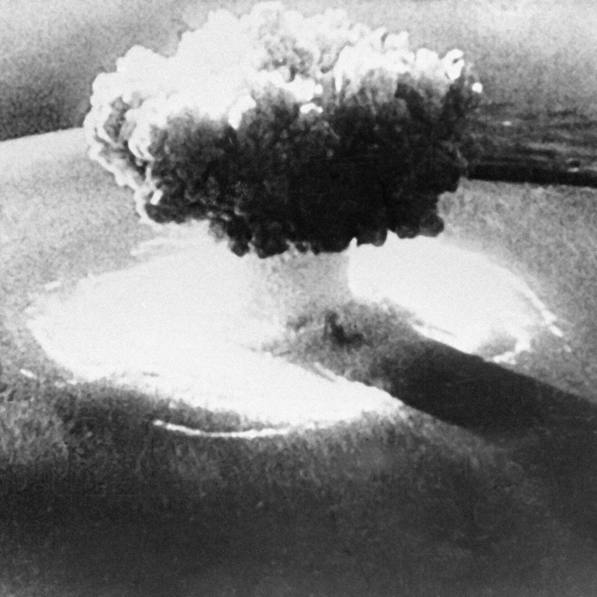 Водородная бомба (1952-1953). Новая земля ядерный полигон. Новая земля полигон ядерных испытаний. Взрыв первой атомной бомбы в СССР. Ядерная пятерка