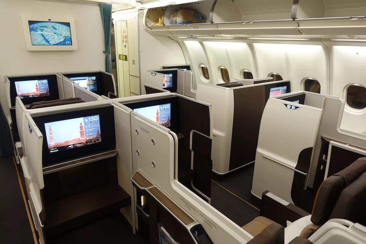 Oman Air a330 салон. Oman Air Business class a330. Oman Air бизнес класс 330. Oman Air a330 салон бизнес класс. Air business