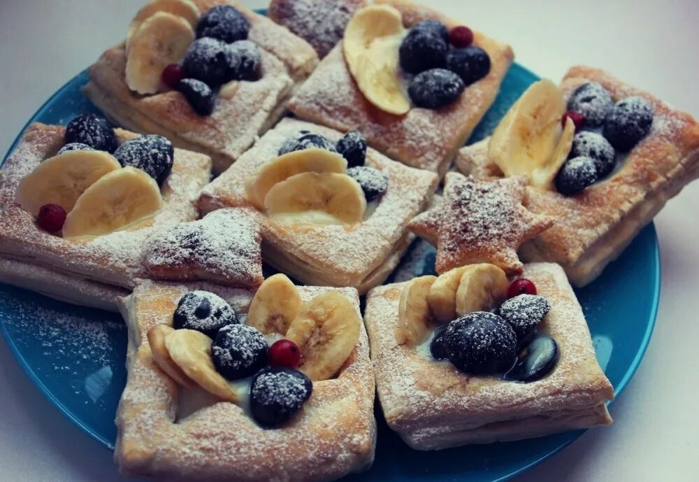 сокные трцбочки с кремом. розанцы хворост. необычная выпечка. вкусняшки из теста рецепты. творожные рогалики.