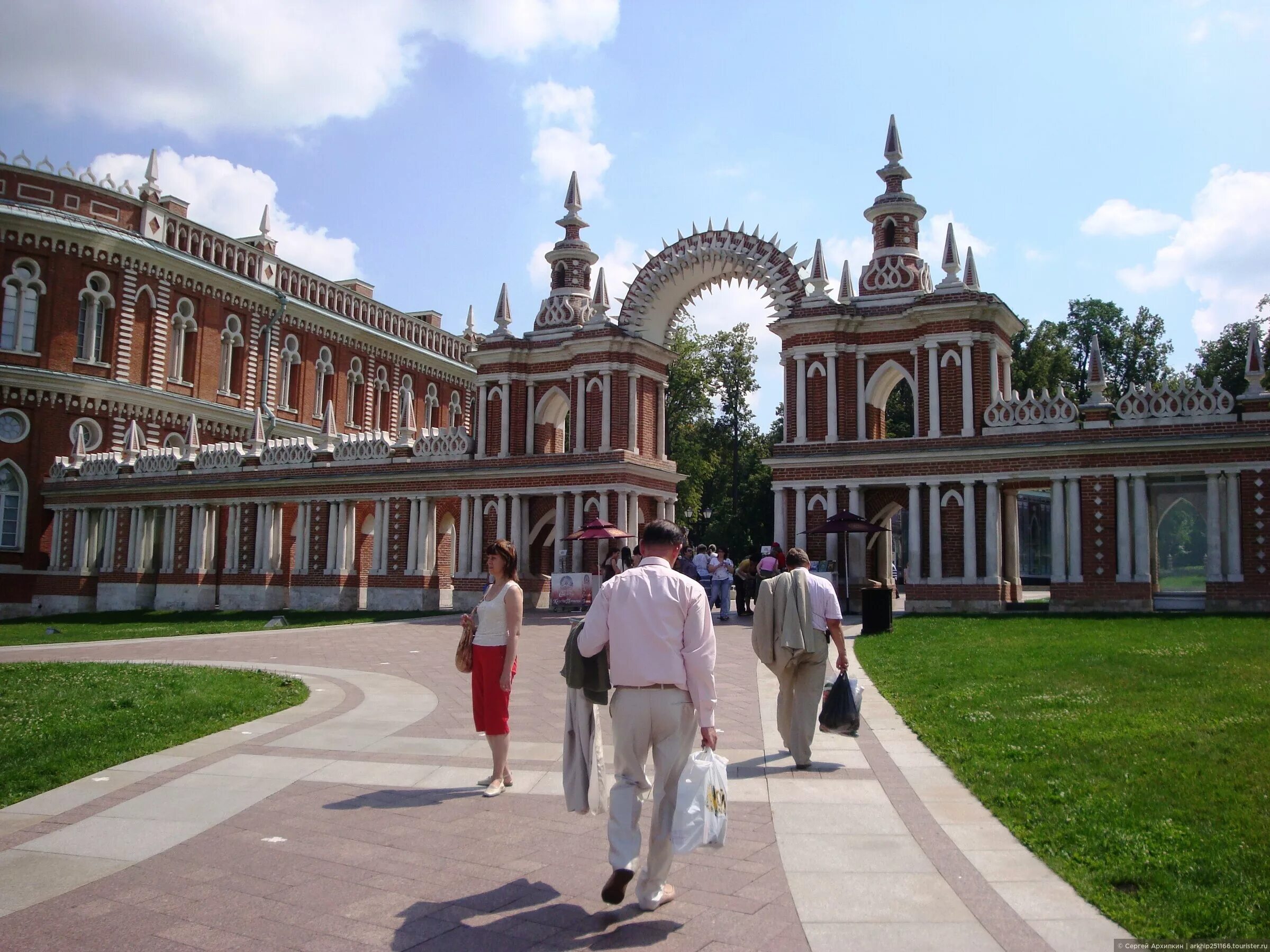 Достопримечательности москвы царицыно. Царицыно в Москве. Усадьба Царицыно Москва. Парк Царицыно Москва лето 2023. Усадьба Царицыно Москва экскурсии.