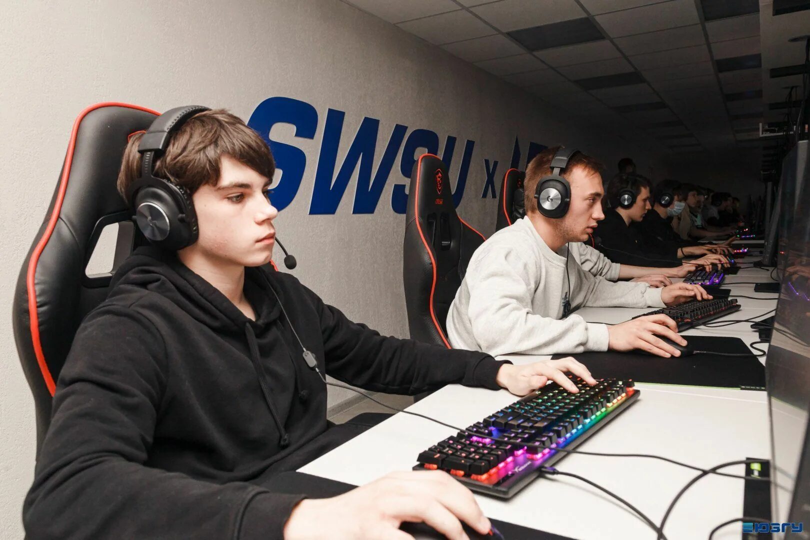 Фнатик игроки. Fnatic cs go. Профессиональный геймер. Fnatic cs go. Hunter g2 cs go.