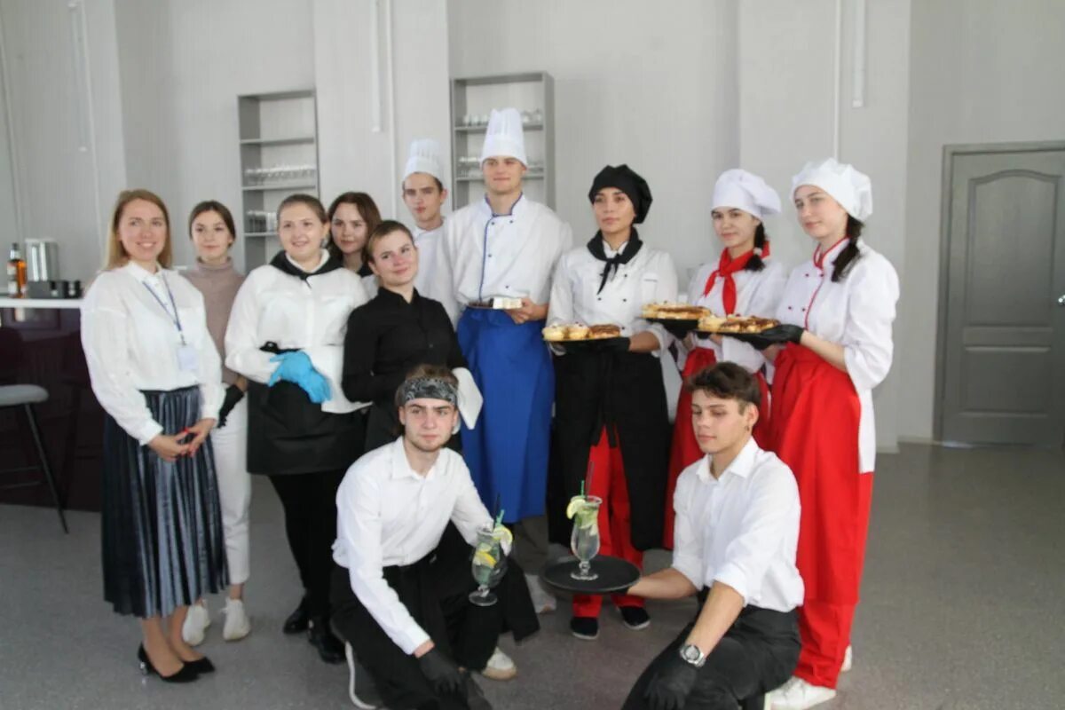Геленджикский колледж. Фрунзе логотип. Лицейские новости школа 47 иркутск. Сайт костромской торгово экономический колледж. Торгово-экономический колледж кострома.