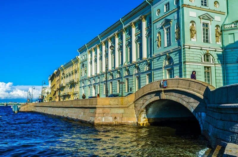 Дворцовая набережная экскурсии. Эрмитажный мост в санкт-петербурге. набережная зимней канавки санкт-петербург эрмитажный мост. эрмитажный мост в спб. эрмитажный мост и эрмитажный театр.