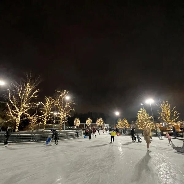 Каток на московской площади кемерово. Каток the Rink Сколково. Каток новые Черемушки. Каток новая Вилга. Каток в новом Сергиево Посадском районе 2023.