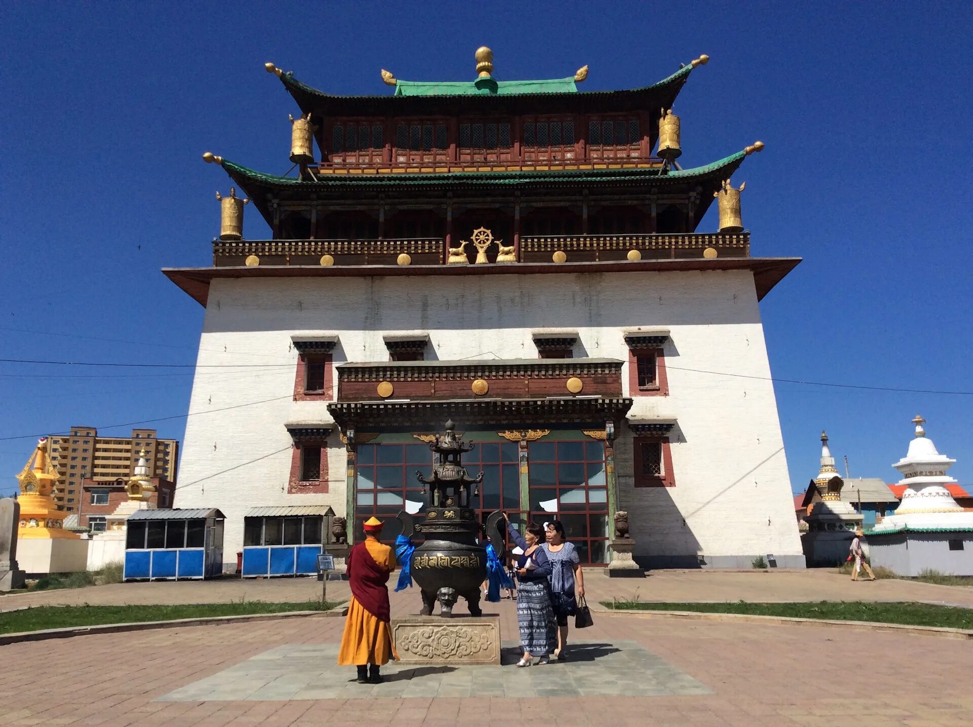 Монголия Улан Батор. Монголия Улан Батор достопримечательности. Улан Батор памятник. Парк Будды в Улан-Баторе.