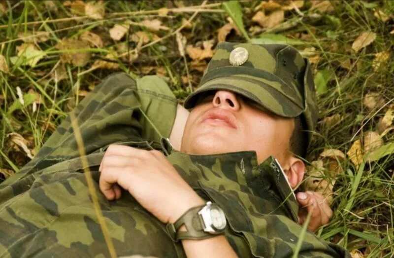 You re in the army. Солдаты в армии. Солдаты отдыхают в армии.