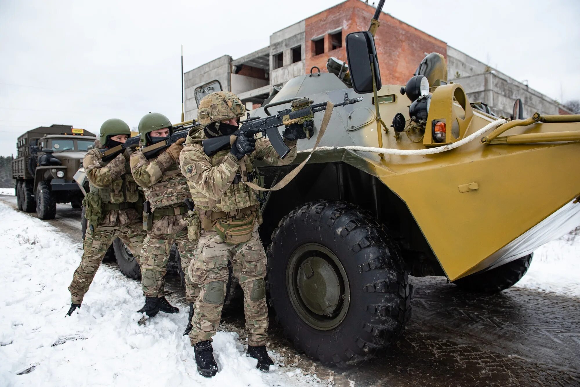 Контртеррористическая операция проводится в том. Спецназ ВНГ. Учения Росгвардии. Спецназ Росгвардии учения. Силовые структуры.