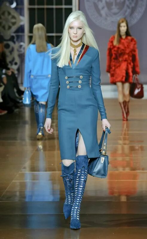 Versace fall winter. Versace collection 2015. Versace fall winter. Versace 2018. Донателла версаче показы.