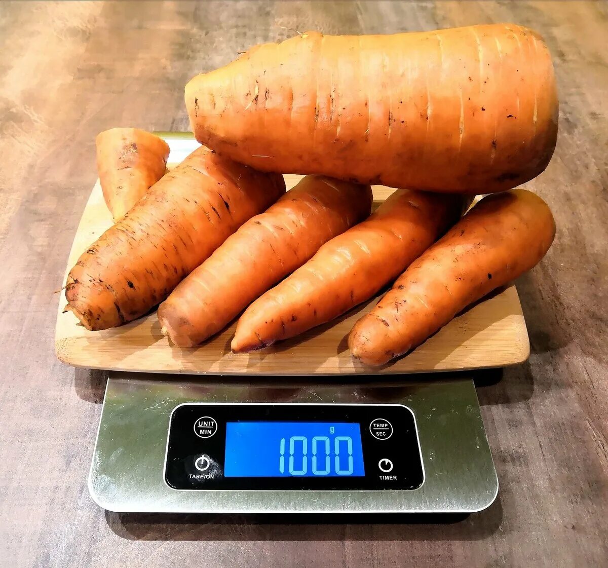 10 килограмм моркови. Вес 1 морковки. Средний вес одной моркови. Средняя морковь весит. Морковь, вес.
