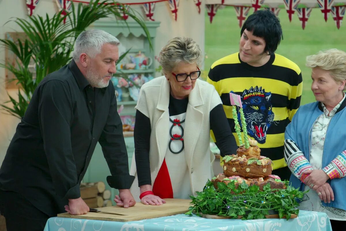 Лучший пекарь британии 13. Ноэль филдинг великий пекарь британии. the great british bake off». шоу. ноэль ведущий великий пекарь британии. великий пекарь британии судьи.