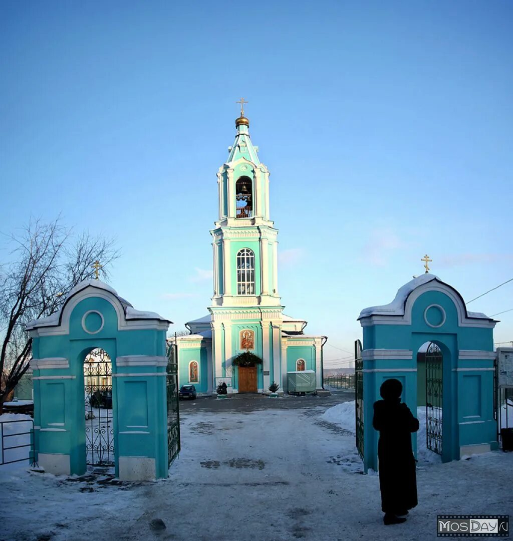 Церковь на холмах. Храм Пресвятой Богородицы в Крылатском. Церковь Рождества Богородицы Крылатское. Храм Крылатские холмы. Храм Рождества Пресвятой Богородицы в Крылатском г. Москвы.