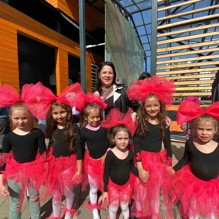 дети участвуют в концертах. дети участвуют в концертах. зрители в театре. дети участвуют в концертах. детский концерт.