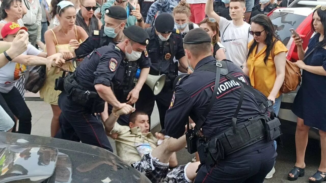 Протесты против москвы. Митинг в Москве 26 июня 2021. Митинг против вакцинации в Москве. Разгон демонстрации в Москве. Митинг протеста.