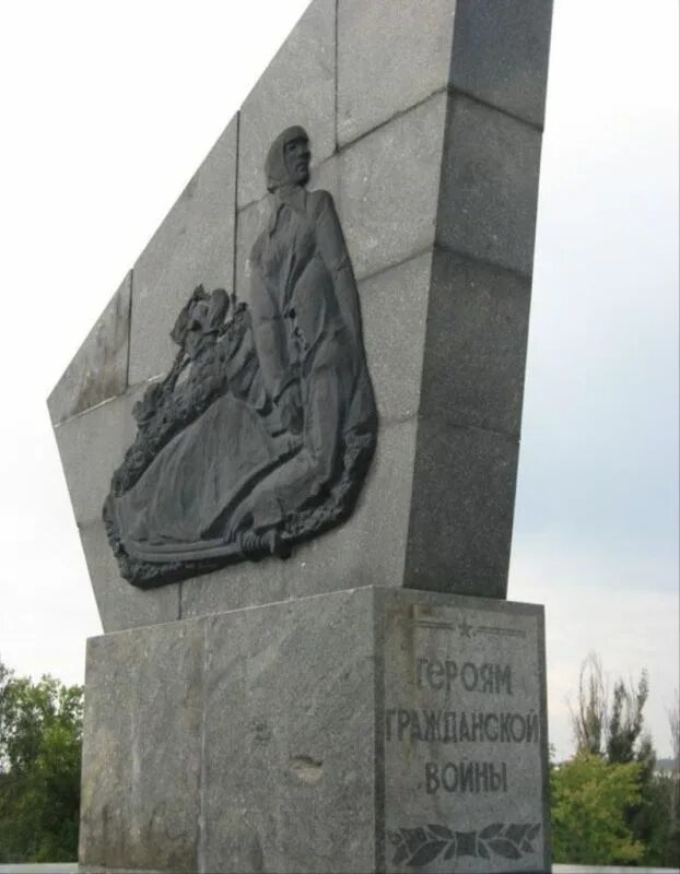 Памятник герою гражданской. Памятник герою гражданской. Памятник красноармейцу в нижнем тагиле. Памятник героям революции самара. Памятник герою гражданской.